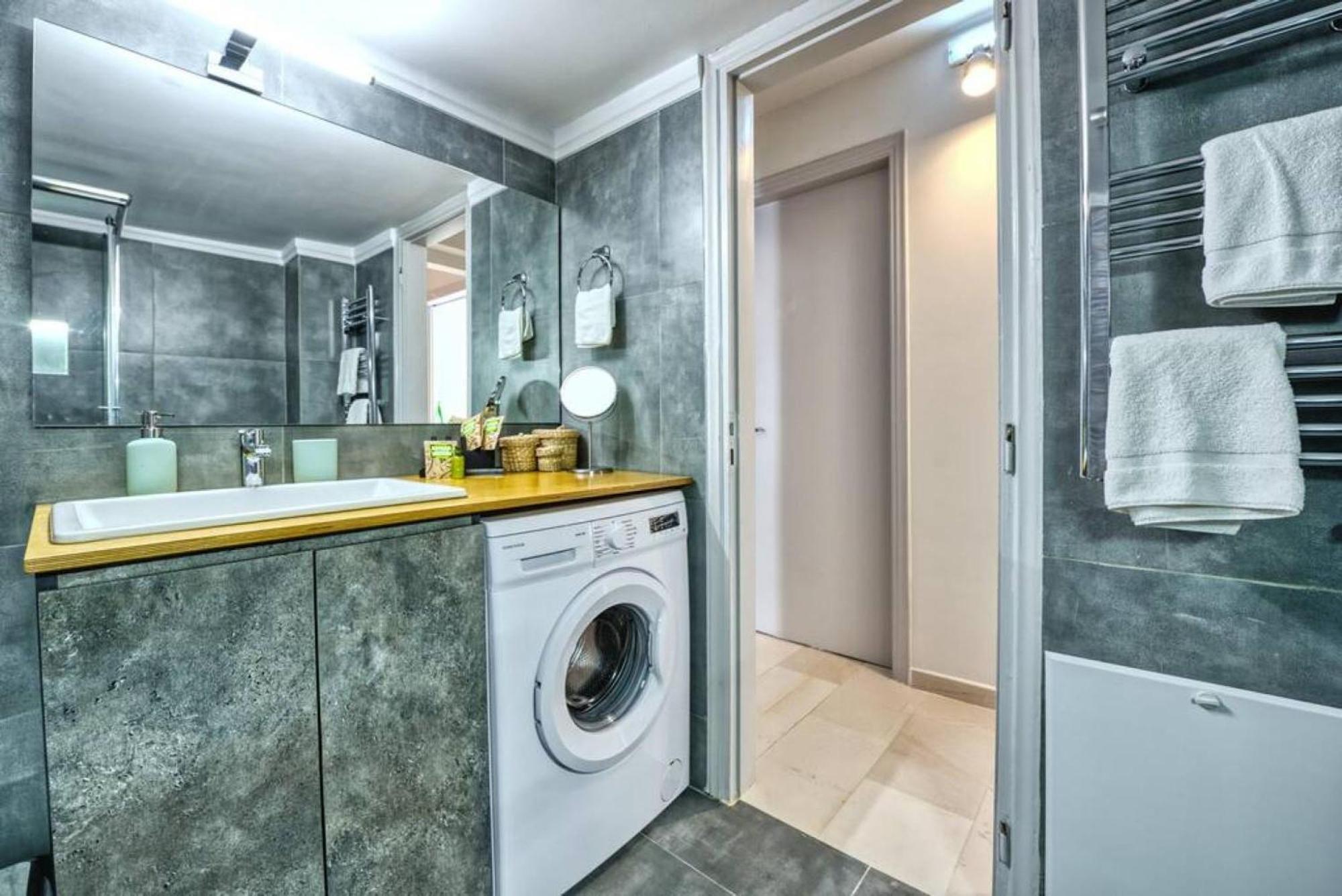 Muse A Dreamy And Fresh New Apartment Афины Экстерьер фото
